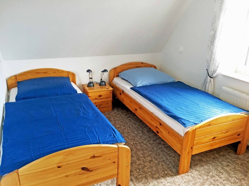 2-schlafzimmer-mit-2-einzelbetten
