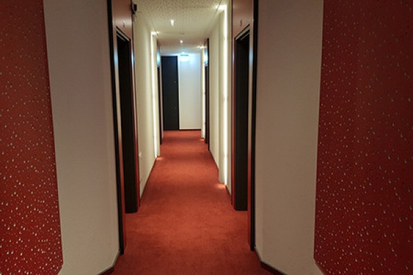 385_hotel_landhaus-feyen_flur_thb